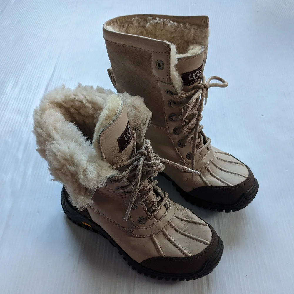 UGG Adirondack tan fur lined lace-up boots